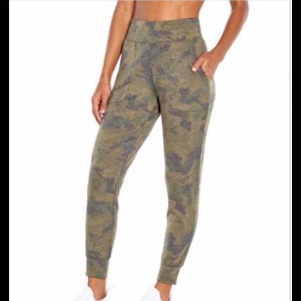 Marika 28.5" Olive Grove Abstract Cory Joggers Pants Medium New‎